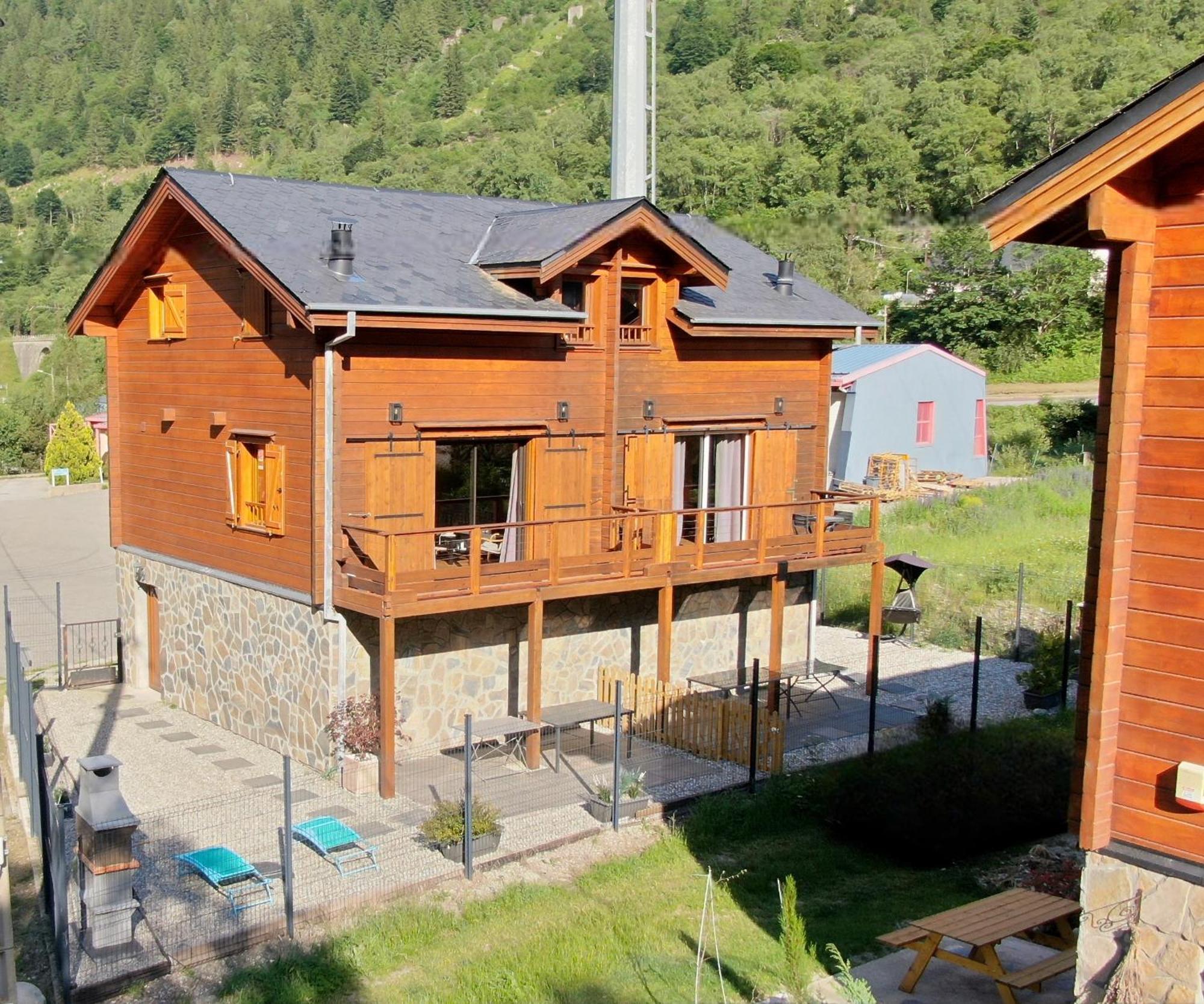 6a Dans Les Pyrenees Proche D'andorre Chalet